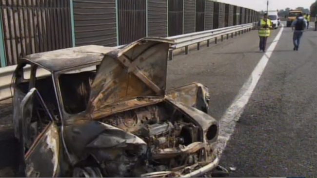 Dopo lo scontro auto prende fuoco: muoiono papà e figlia sulla Torino-Pinerolo VIDEO
