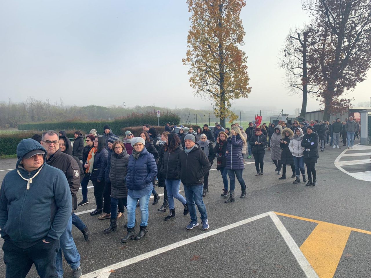 Crisi LivaNova, lavoratori in sciopero per la fumata nera a Confindustria ieri, mercoledì 27 novembre 2019. L